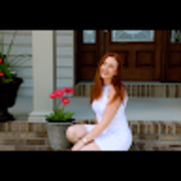 Meet your Posher, Danielle - Picture 1 of 1